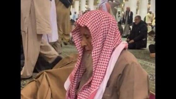 هل تتذكرون صاحب “البشت”.. وفاة صاحب أشهر موقف إنساني في المسجد النبوي