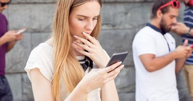 23 صورة لأطفالهم أسبوعيًا.. كيف يتعامل الآباء مع أبنائهم في عصر الموبايل