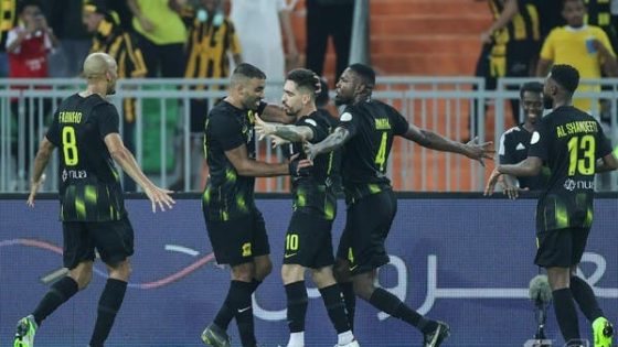 الاتحاد يهزم الطائي بهدفي حمدالله والعمري