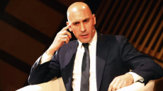 “فيفا” يوقف رئيس الاتحاد الإسباني مؤقتا