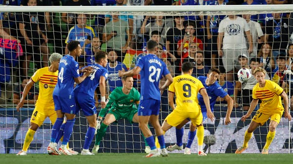 برشلونة يبدأ رحلة الدفاع عن لقبه بالتعادل مع خيتافي