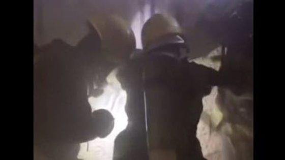 شاهد.. حريق يحاصر شخصاً في منزله والدفاع المدني ينقذه