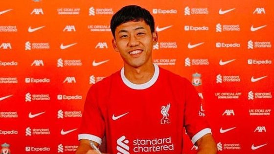 ليفربول يتعاقد مع الياباني إندو لاعب وسط شتوتغارت