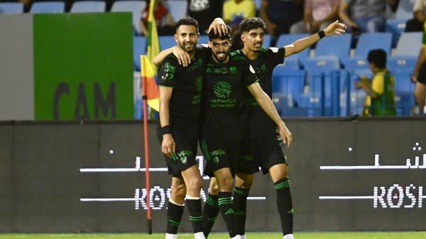 محرز يقود أهلي جدة لعبور الخليج بثلاثية