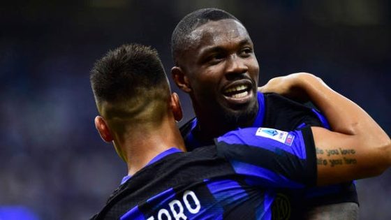 إنتر يعتلي قمة الدوري الإيطالي برباعية في فيورنتينا