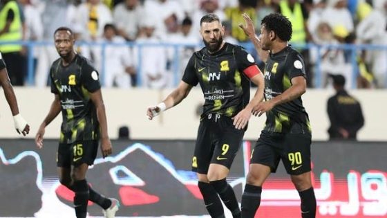 الإصابة تبعد بنزيمة عن اتحاد جدة
