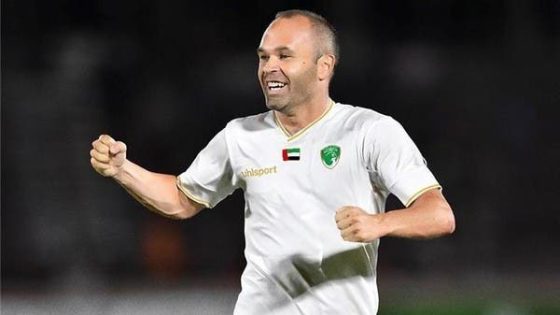 فريق إنييستا يقيل مدربه
