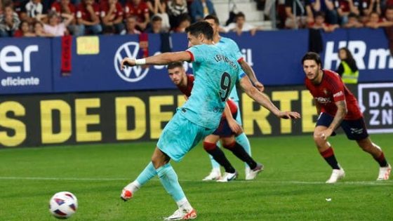 ليفاندوفسكي ينقذ برشلونة من فخ أوساسونا