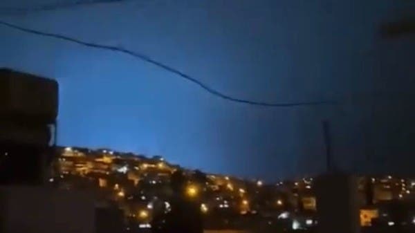 ما حقيقة الوميض الأزرق الذي يسبق الزلازل؟ خبير يجيب