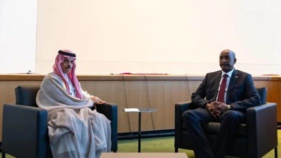 وزير الخارجية السعودي يبحث مع البرهان مستجدات الأوضاع في السودان