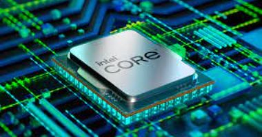استمرار المعركة بين Intel وApple بسبب الرقائق الإلكترونية.. التفاصيل