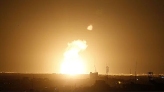 المجازر مستمرة.. شهداء بينهم نساء وأطفال في غارات ليلية …