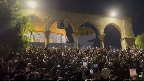 هتافات للمقاومة في الأقصى.. والاحتلال يعتدي على المصلين …