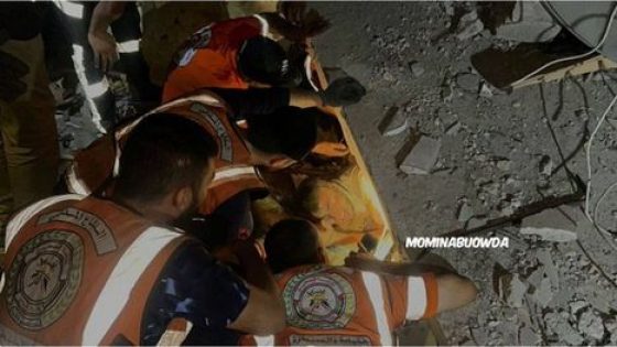 فلسطيني يضرب مثالا في الصمود والصبر من تحت الأنقاض في …