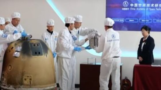 الصين تفتح كبسولة العودة من الجانب البعيد للقمر لتبحث عينات السطح