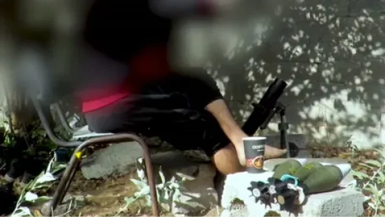 “قهوة ورِجل على رِجل”.. مقاوم يثير تفاعلا خلال استهدافه …