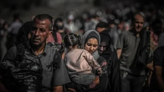 لحظات مؤلمة لأم فلسطينية خلال وداعها ابنتها الشهيدة في …