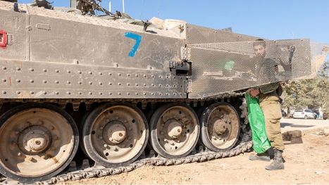 مشاهد تكشف ما جرى لمدرعة النمر التي دمرتها القسام في رفح …
