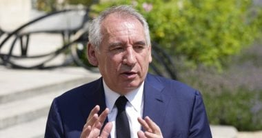 رئيس وزراء فرنسا ينجو من تصويت لحجب الثقة حول موازنة الدولة والضمان الاجتماعى